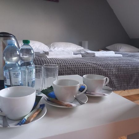 Hotel Dobry Klimat à Uniejów Extérieur photo