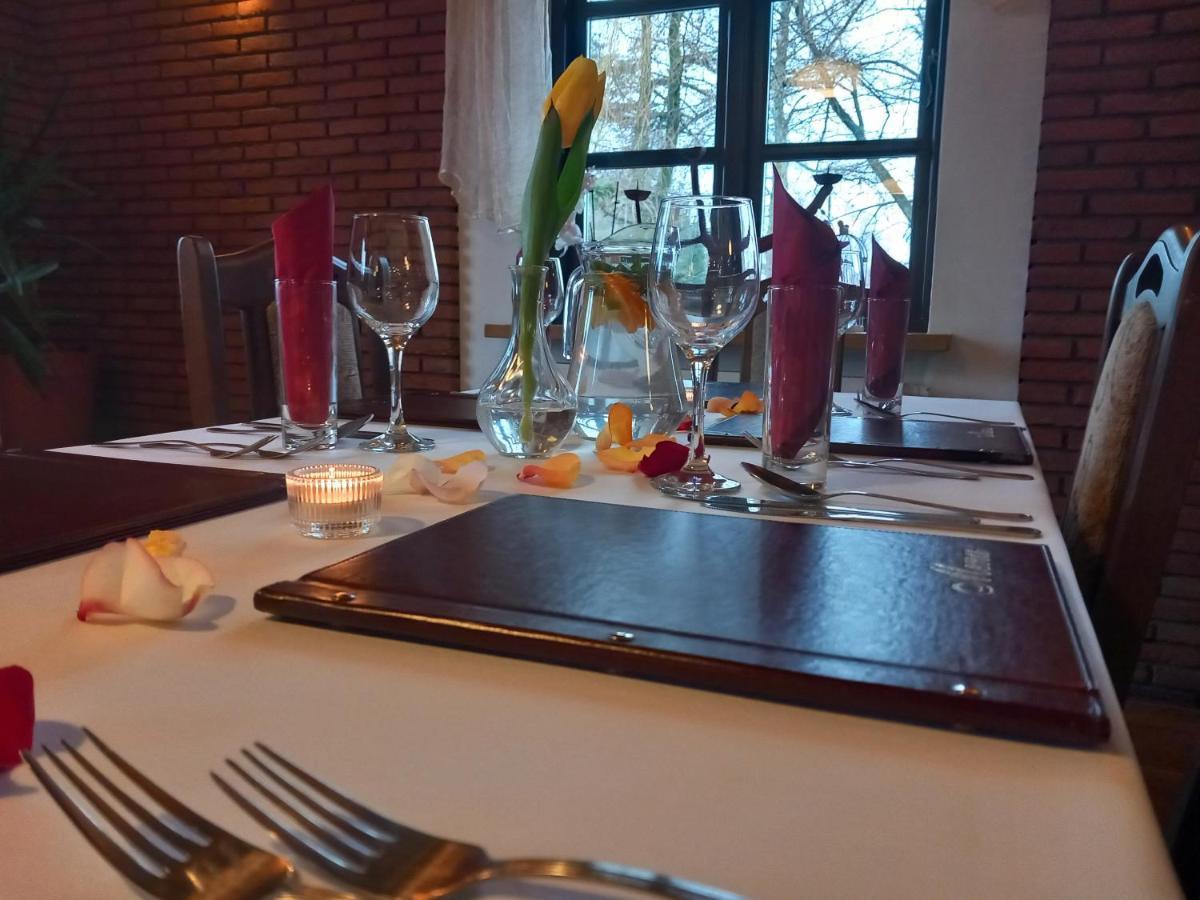Hotel Dobry Klimat à Uniejów Extérieur photo