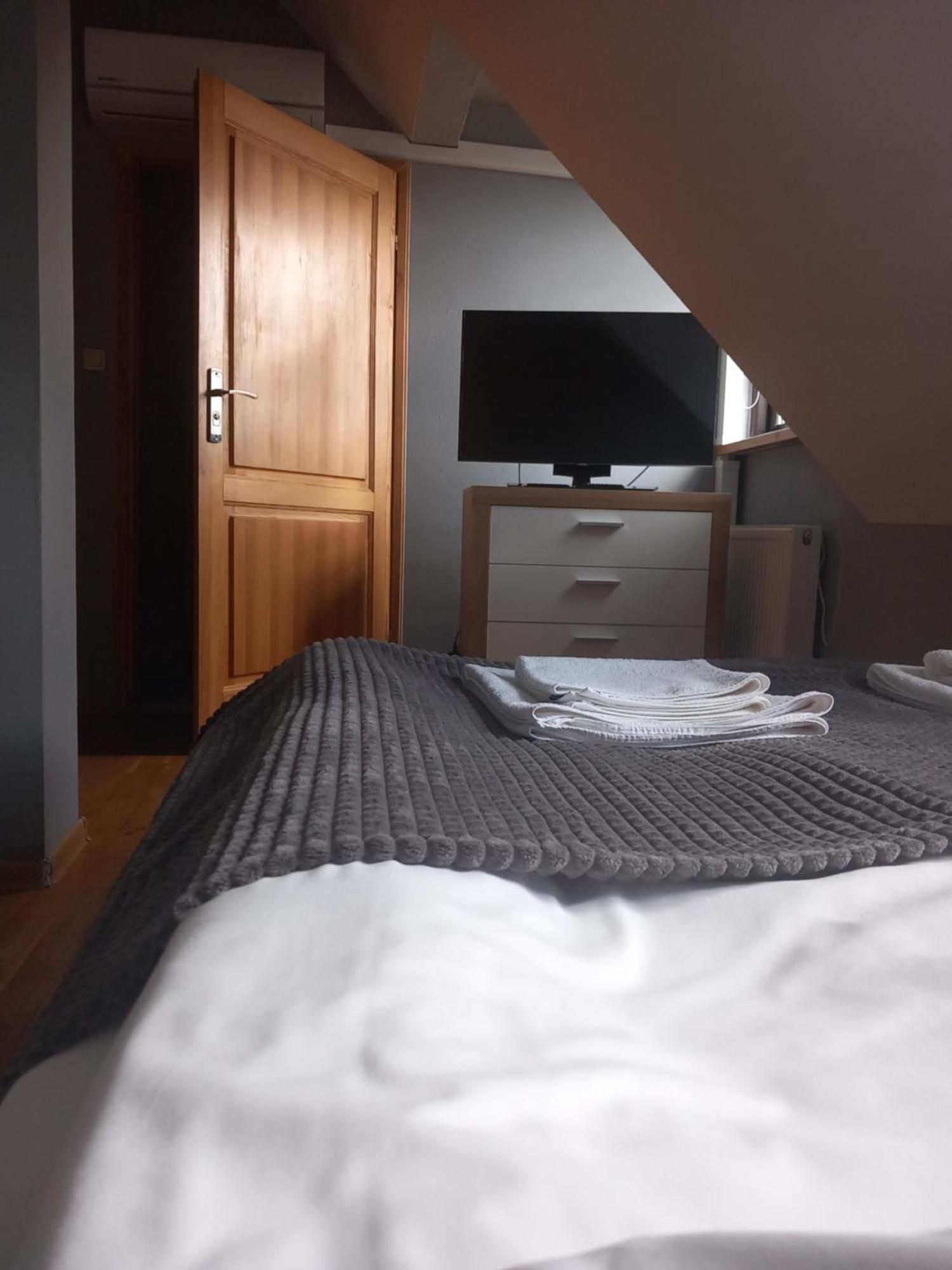 Hotel Dobry Klimat à Uniejów Extérieur photo