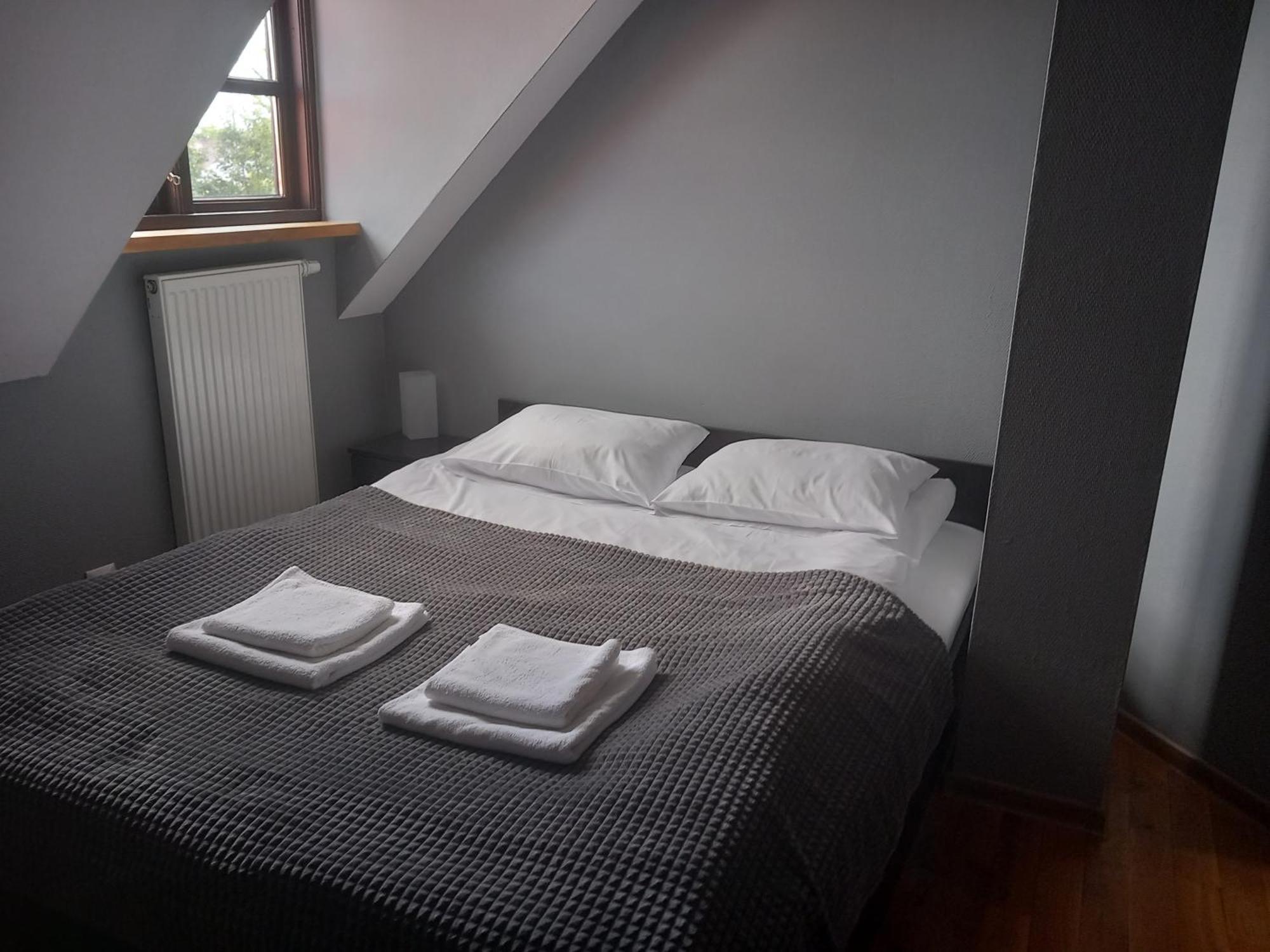 Hotel Dobry Klimat à Uniejów Extérieur photo