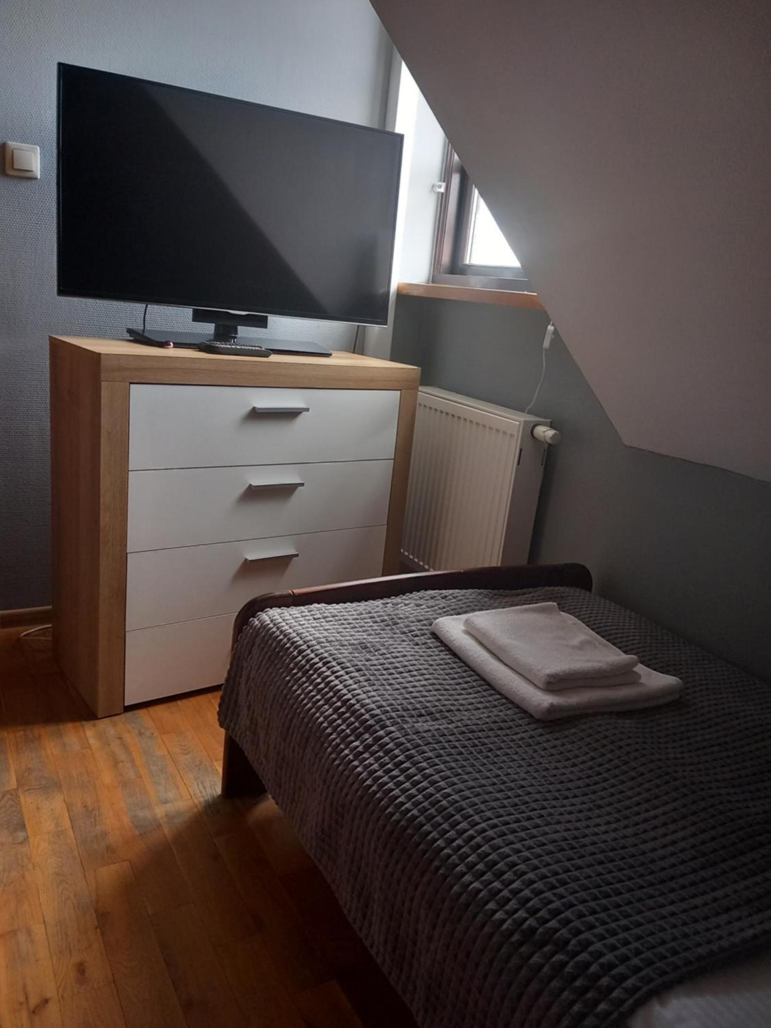Hotel Dobry Klimat à Uniejów Extérieur photo